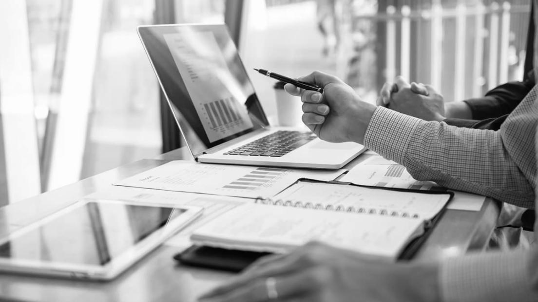 Analiza danych finansowych podczas webinaru Nytukei